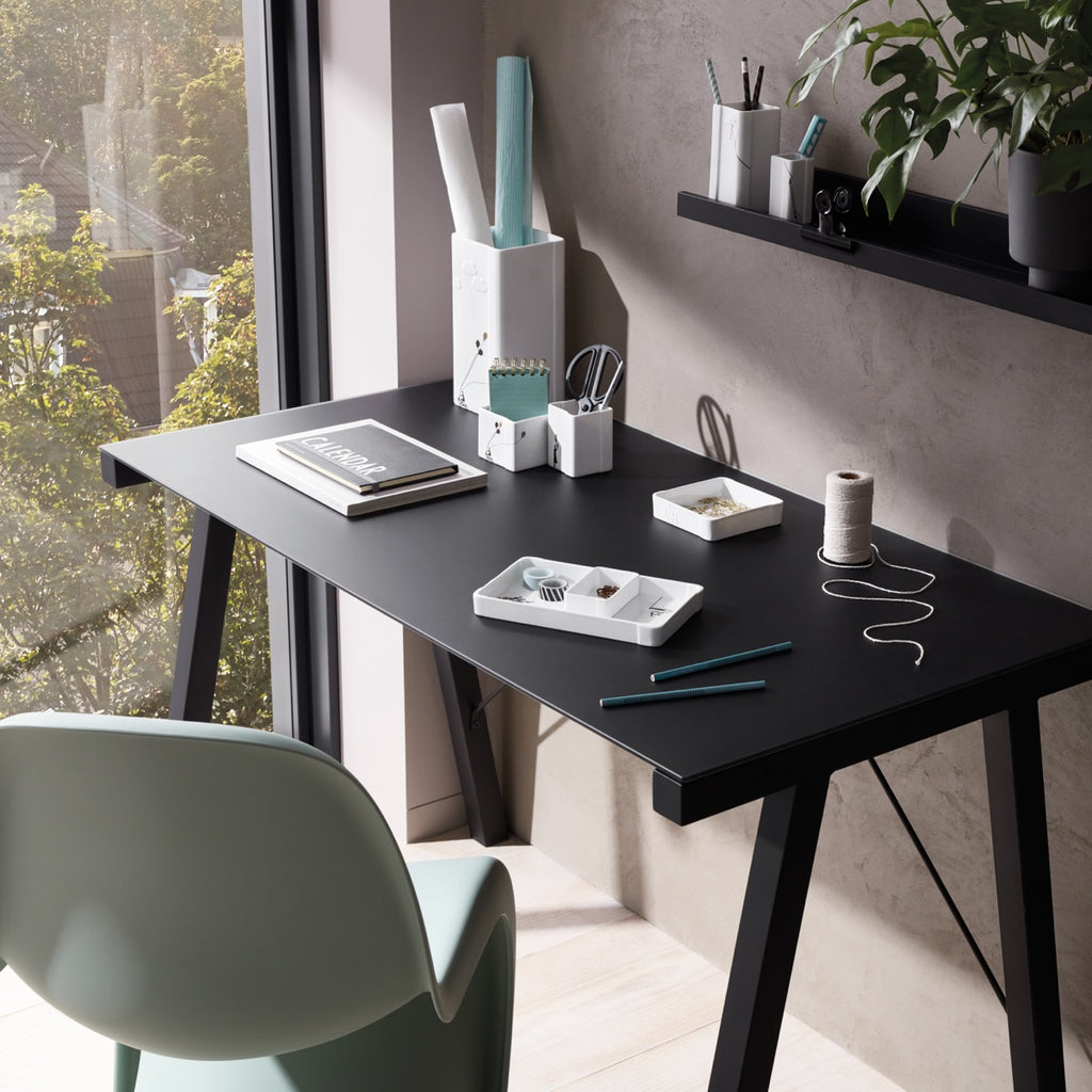 Vase rain clouds