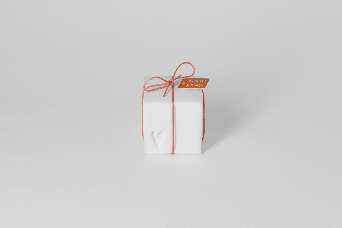 Birthday LED light surprise 5x5x5cm 2xLR44