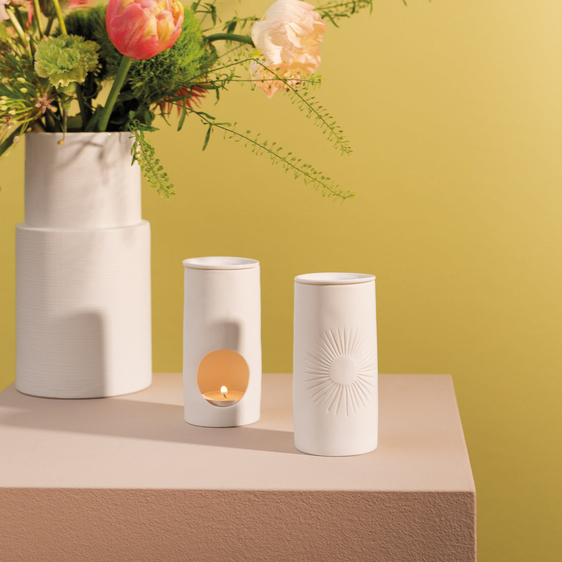 Aroma lamp White