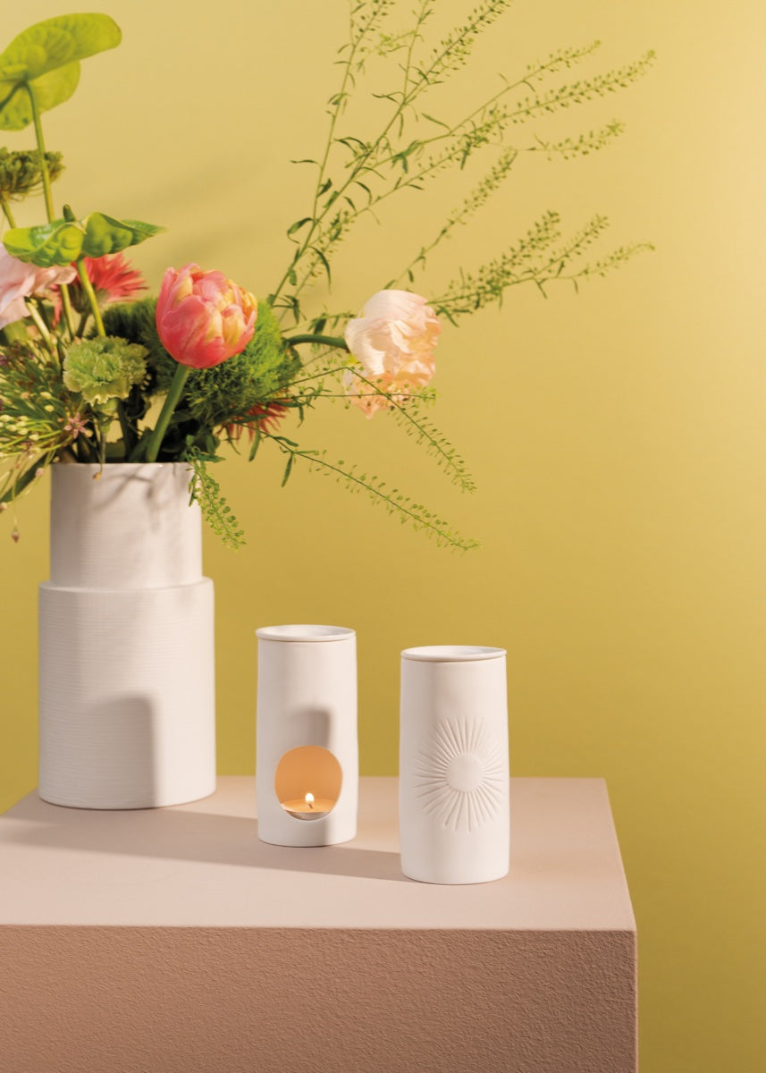 Aroma lamp White