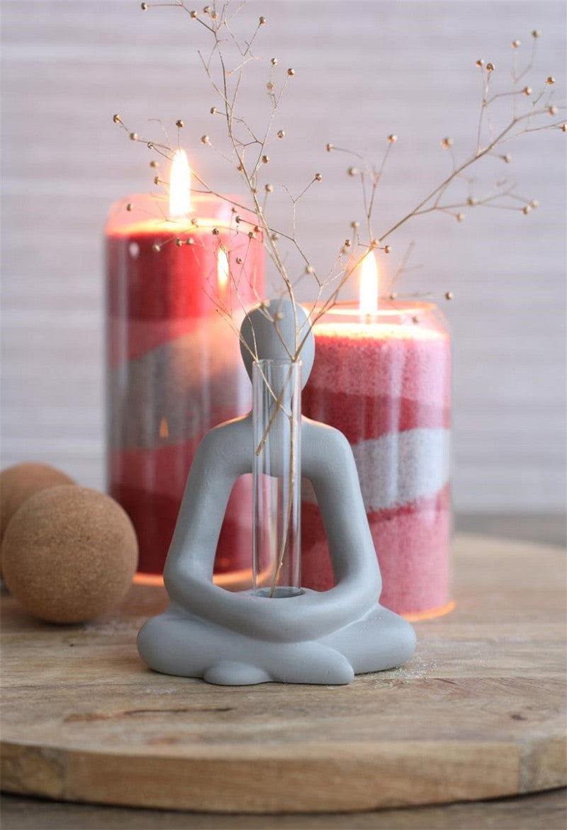 Embrace pot with tube l.11,5 w.7,3 h.15,2 cm grey