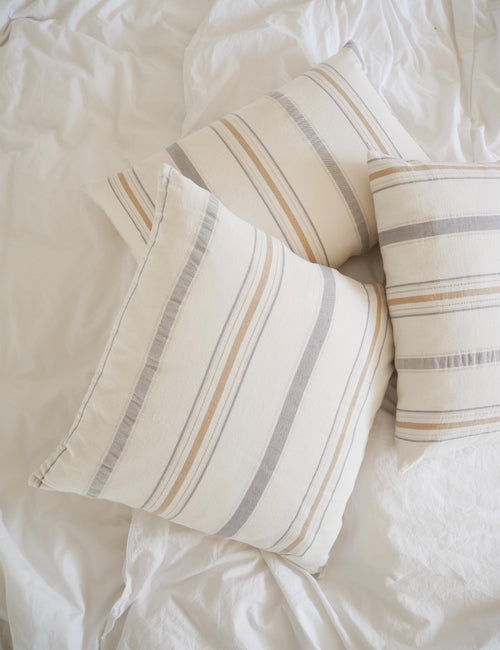 Bellis cushion 40x60cm Ivory