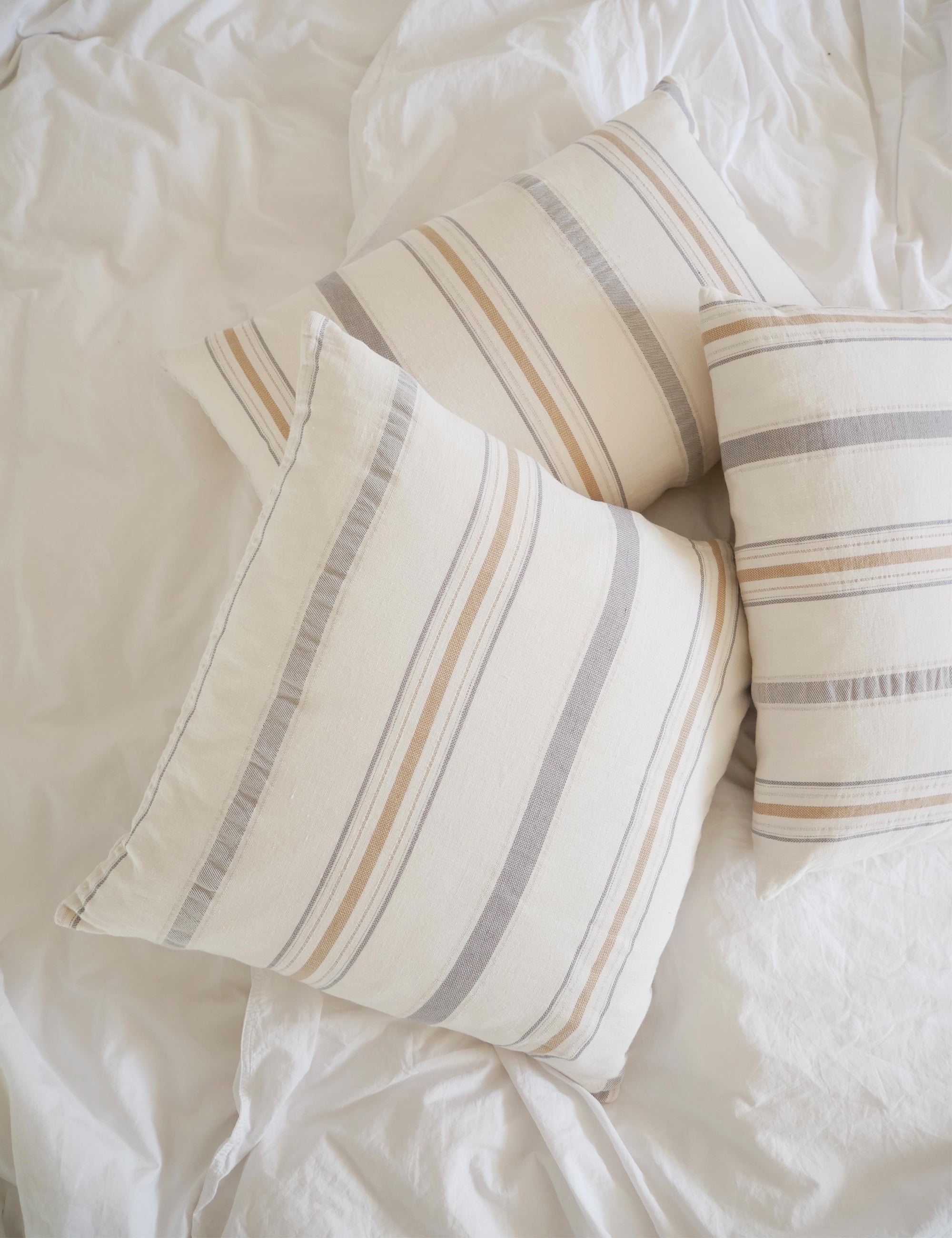 Bellis cushion 50x50cm Ivory