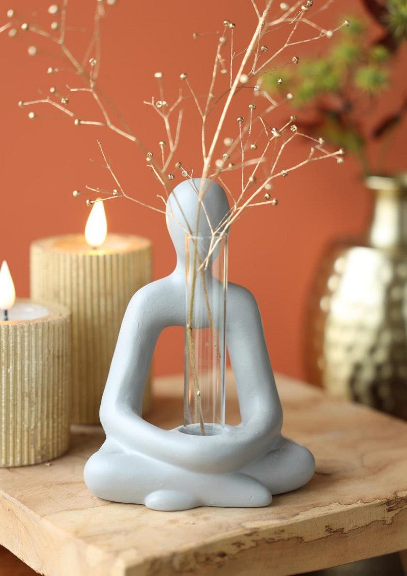 Embrace pot with tube l.11,5 w.7,3 h.15,2 cm grey