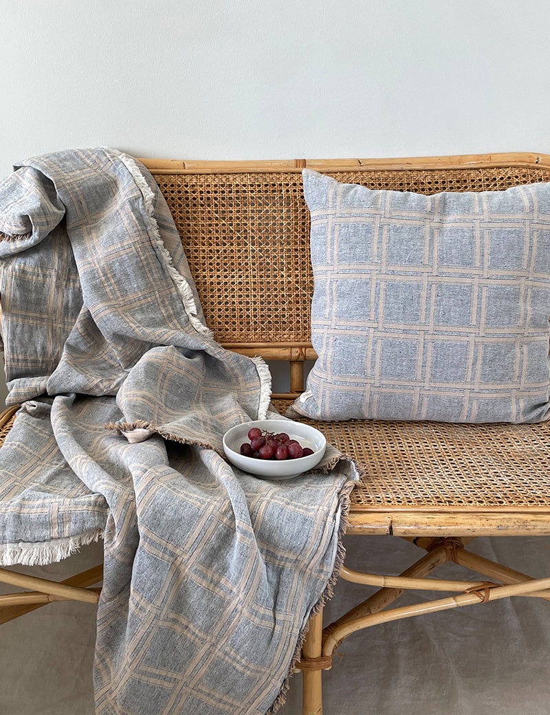 Dahlia Throw Light Plum