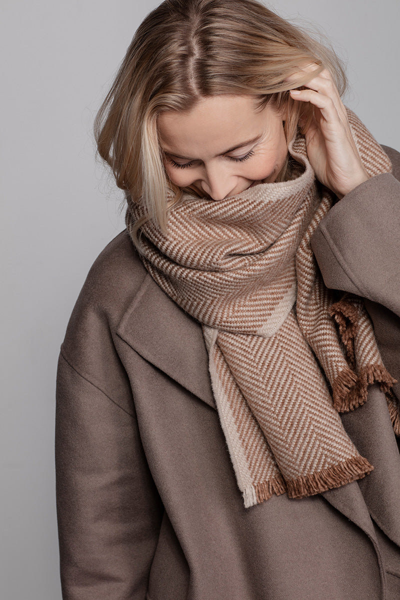 Edinburgh scarf Camel/beige