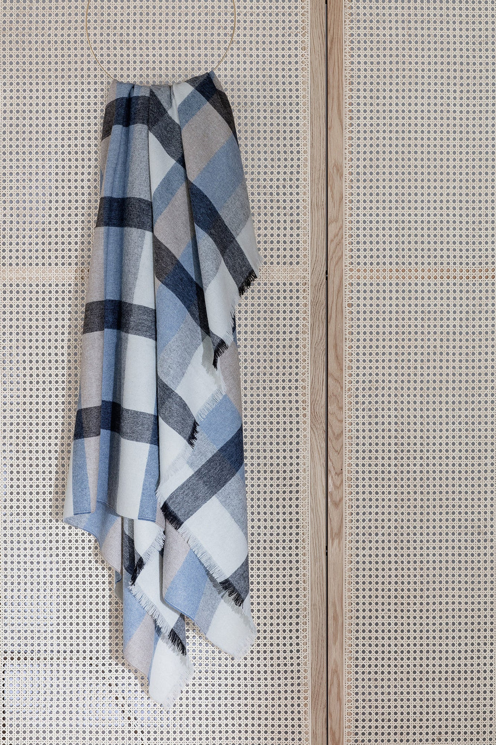 Intersection throw Ocean blue/white/grey