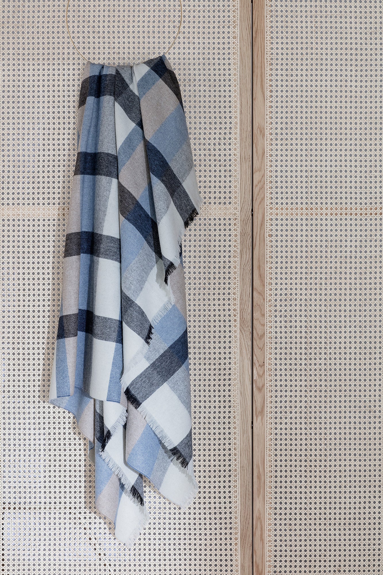 Intersection throw Ocean blue/white/grey