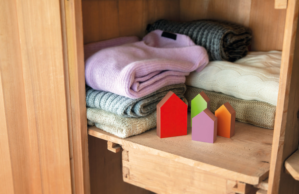 Guard houses, set of 4