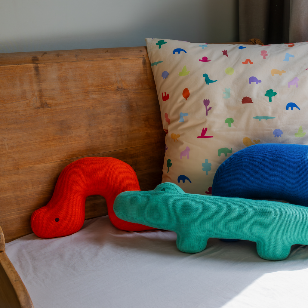 Cuddle pillow 'Caterpillar Frieda'