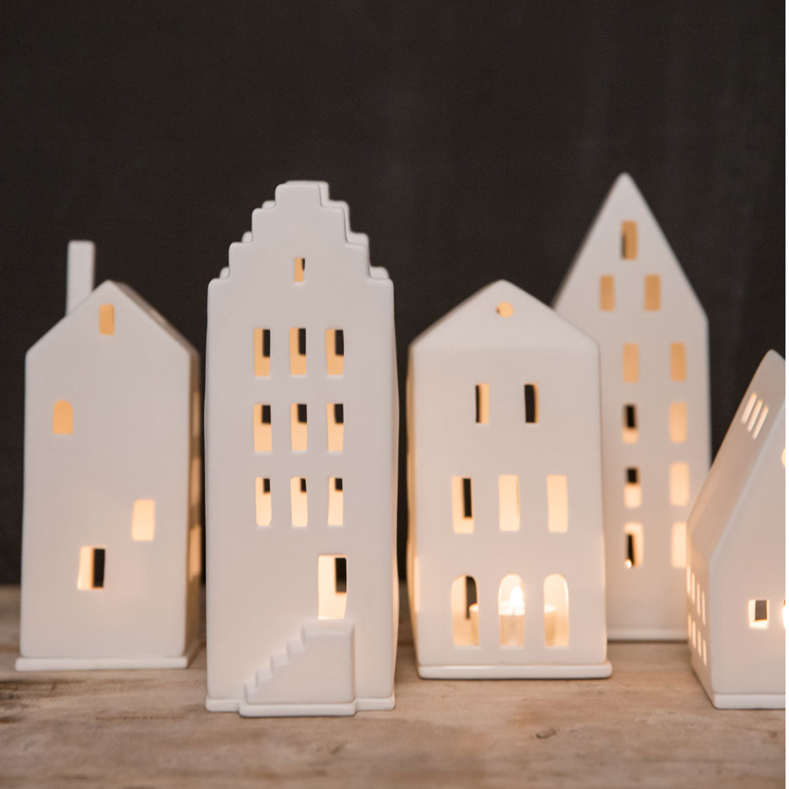 Rader Light house- hipped roof 8x8x16.5cm