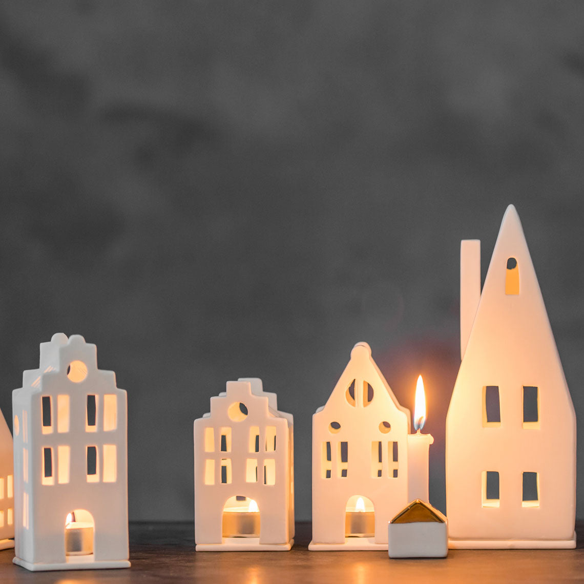 Small Lighthouse town house 5.5x6x10.5cm