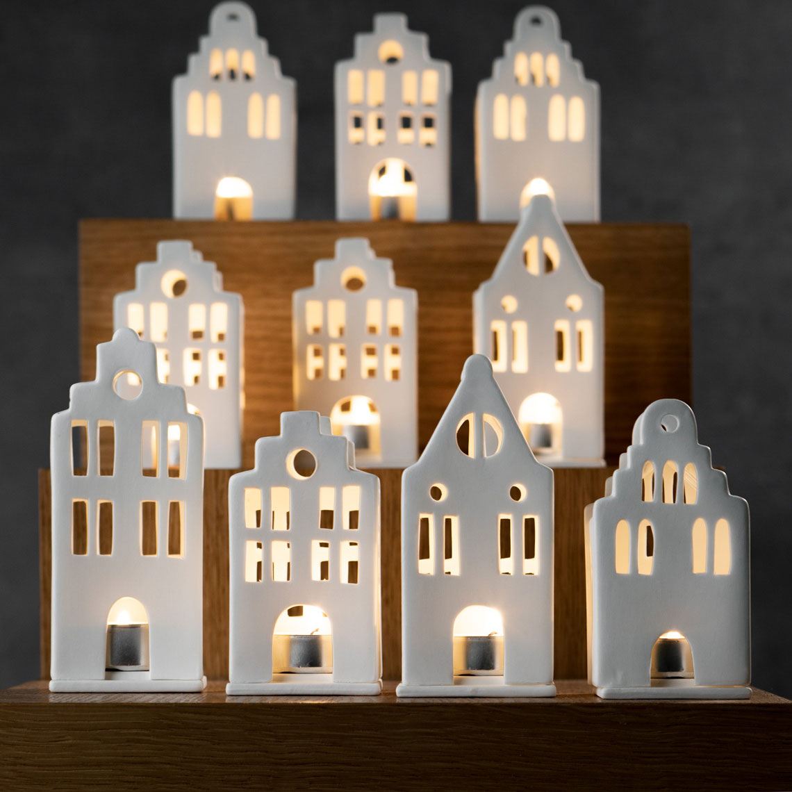 Small Lighthouse town house 5.5x6x10.5cm