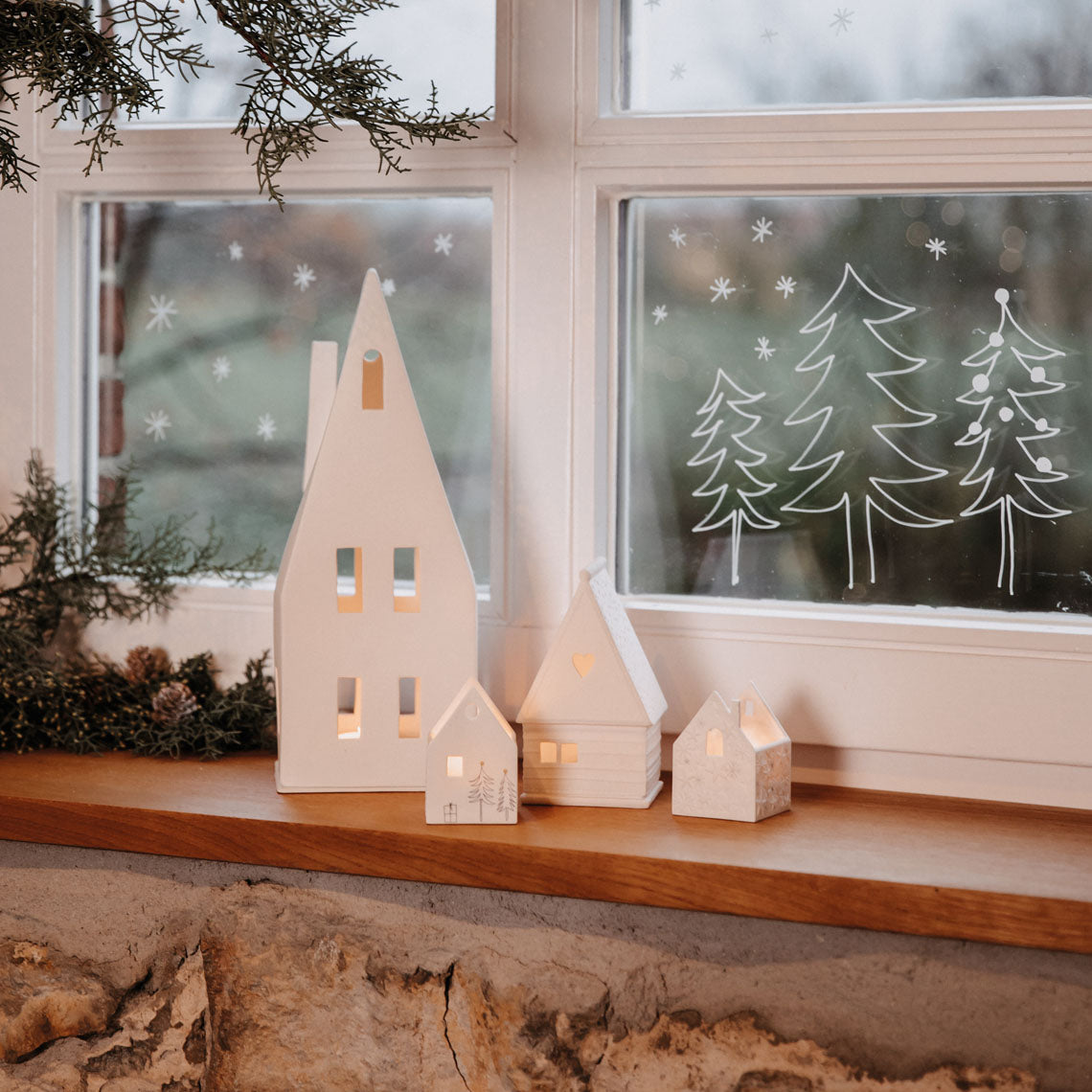 Large light house pitched roof 12x11x30.5cm